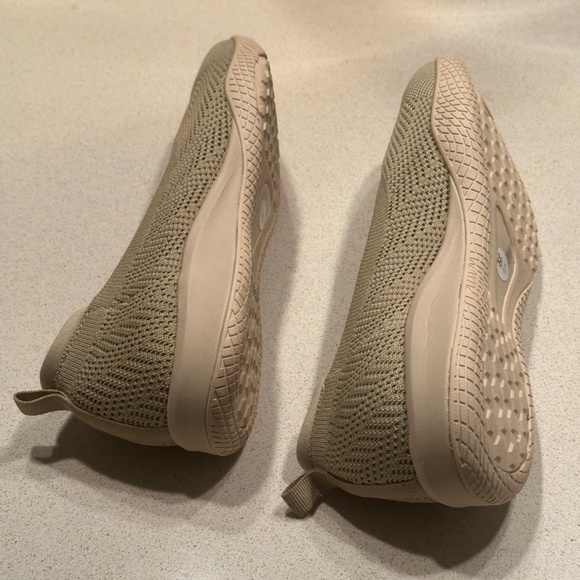 Shoes - Picture 5 of 7